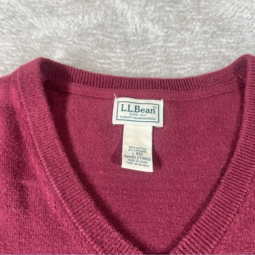 L.L. Bean maroon‎ V-neck men’s sweater  Large